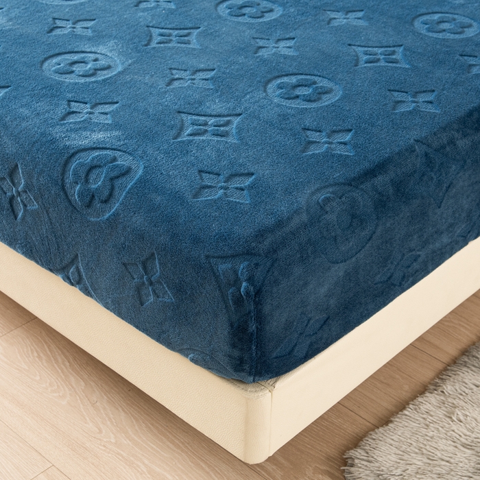 91家纺网 家纺一手货源 找家纺 给笠 2025新款200克剪花五叶草爱维牛奶绒床笠 宝石蓝