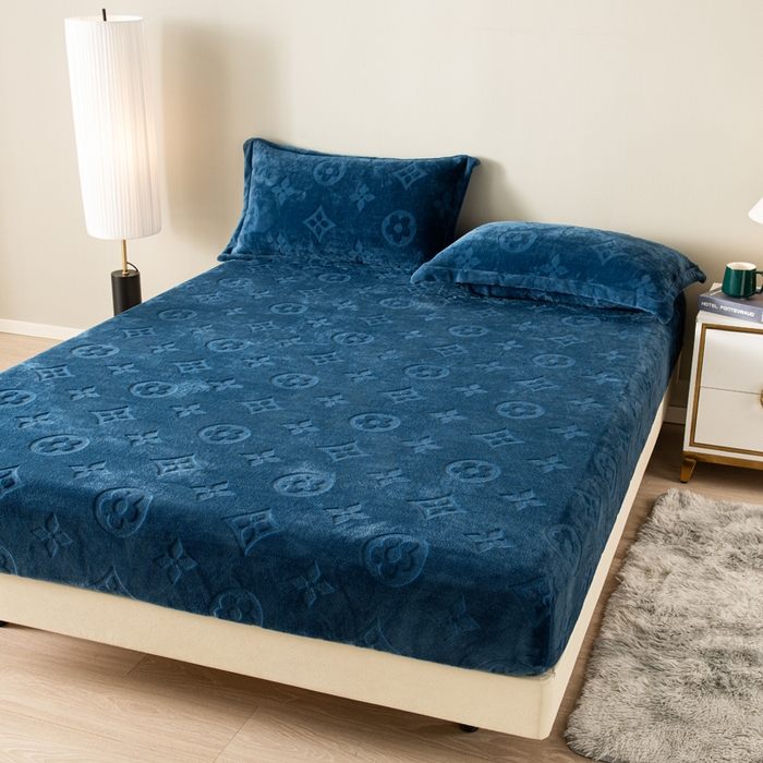 91家纺网 家纺一手货源 找家纺 给笠 2025新款200克剪花五叶草爱维牛奶绒床笠 宝石蓝