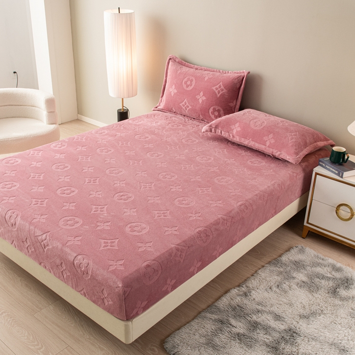 91家纺网 家纺一手货源 找家纺 给笠 2025新款200克剪花五叶草爱维牛奶绒床笠 豆沙