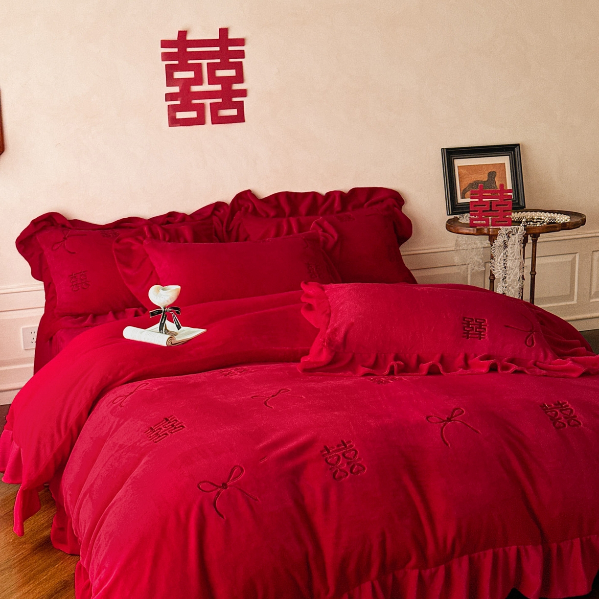 91家纺网 家纺一手货源 找家纺 欧乐蒂 2025新款婚庆款牛奶绒刺绣系列四件套-爱相随 爱相随-喜红