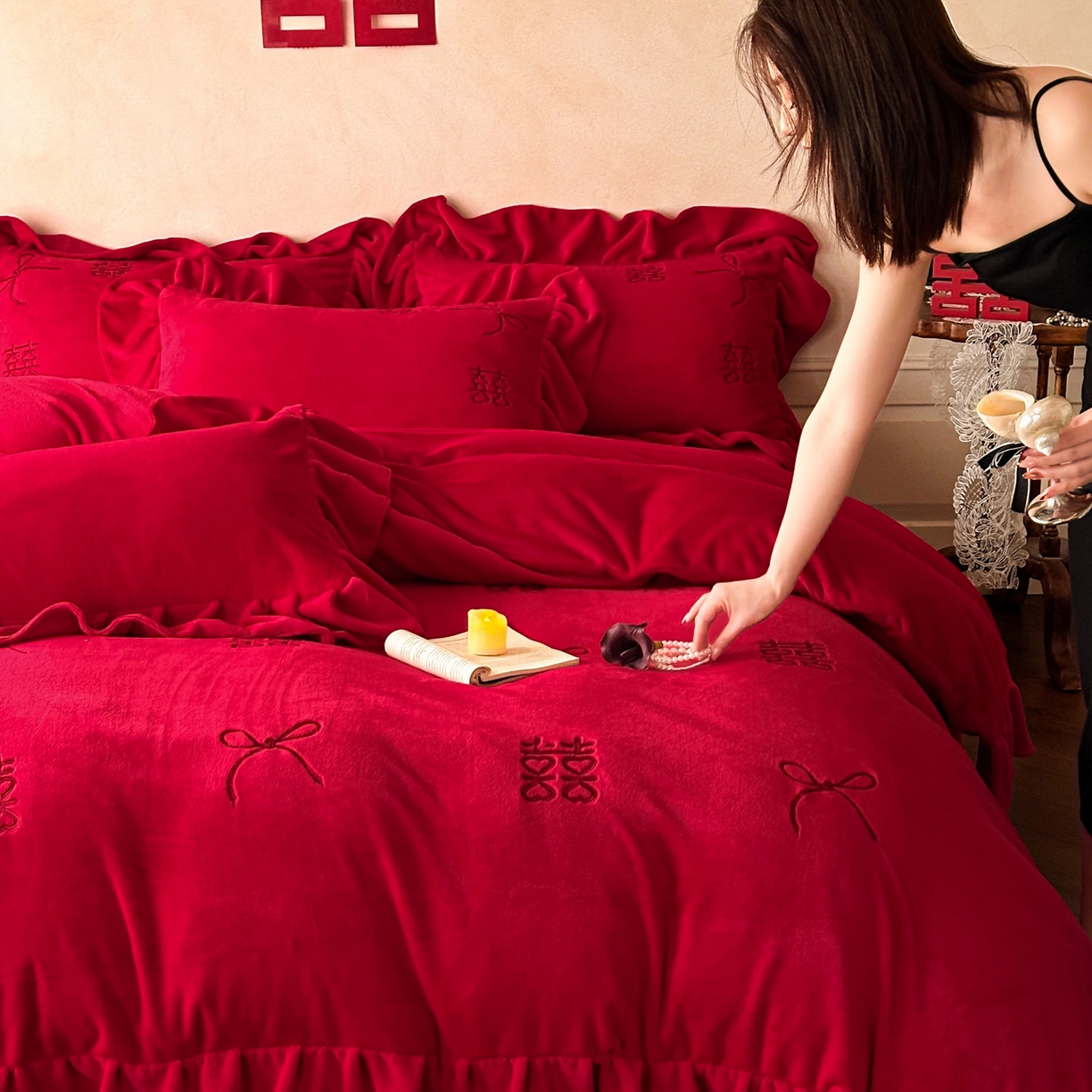 91家纺网 家纺一手货源 找家纺 欧乐蒂 2025新款婚庆款牛奶绒刺绣系列四件套-爱相随 爱相随-喜红