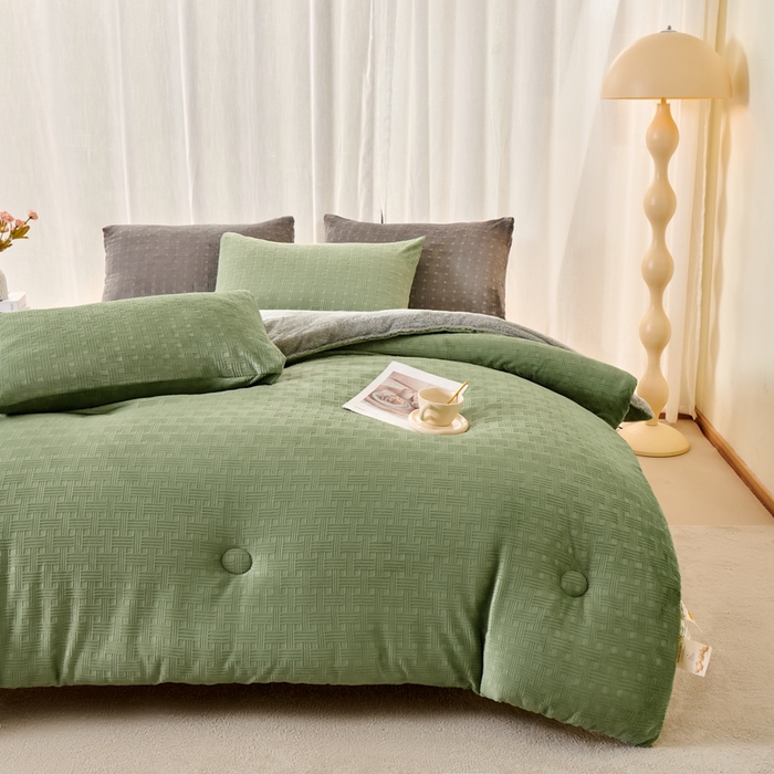 91家纺网 家纺一手货源 找家纺 栩裕纺织 2026新款华夫格牛奶绒北极绒冬被被子被芯 绿色