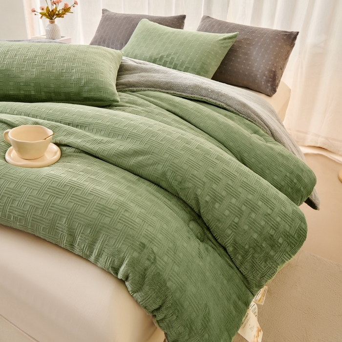 91家纺网 家纺一手货源 找家纺 栩裕纺织 2026新款华夫格牛奶绒北极绒冬被被子被芯 绿色