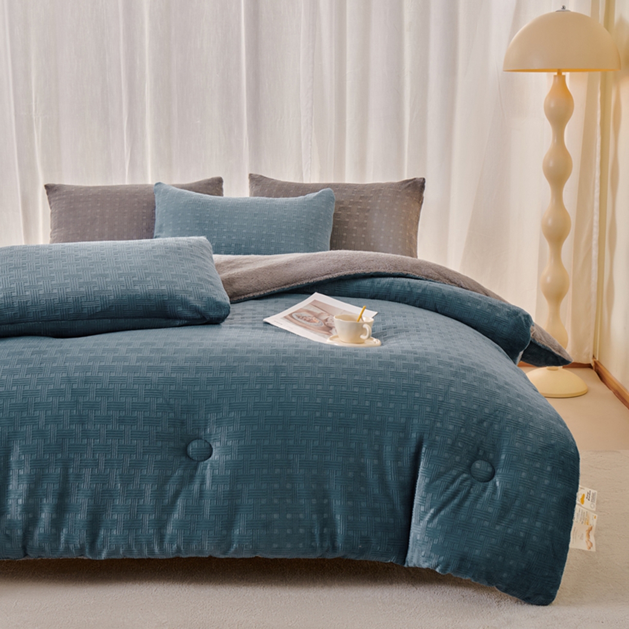 91家纺网 家纺一手货源 找家纺 栩裕纺织 2025新款华夫格牛奶绒北极绒冬被被子被芯 蓝色