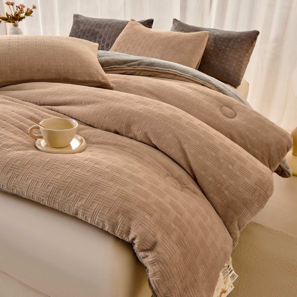 91家纺网 家纺一手货源 找家纺 栩裕纺织 2026新款华夫格牛奶绒北极绒冬被被子被芯 棕色