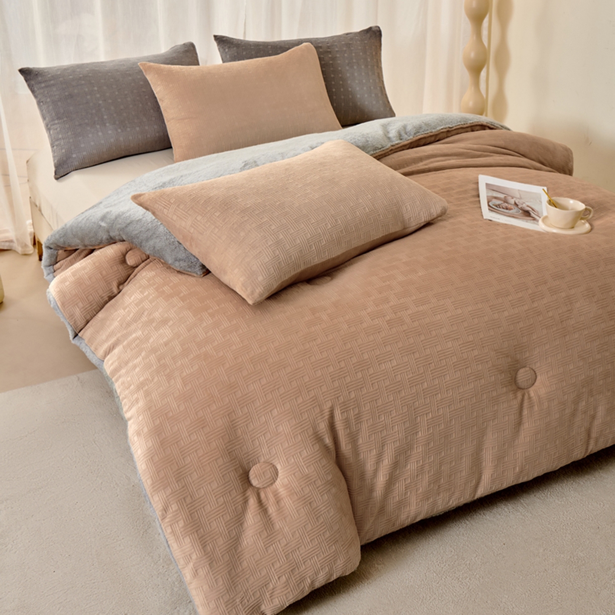 91家纺网 家纺一手货源 找家纺 栩裕纺织 2026新款华夫格牛奶绒北极绒冬被被子被芯 棕色