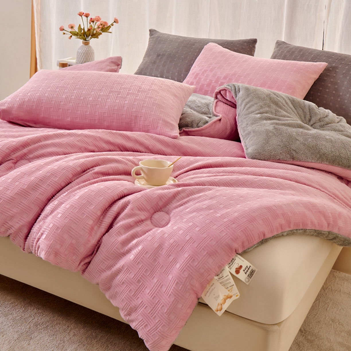 91家纺网 家纺一手货源 找家纺 栩裕纺织 2025新款华夫格牛奶绒北极绒冬被被子被芯 粉色