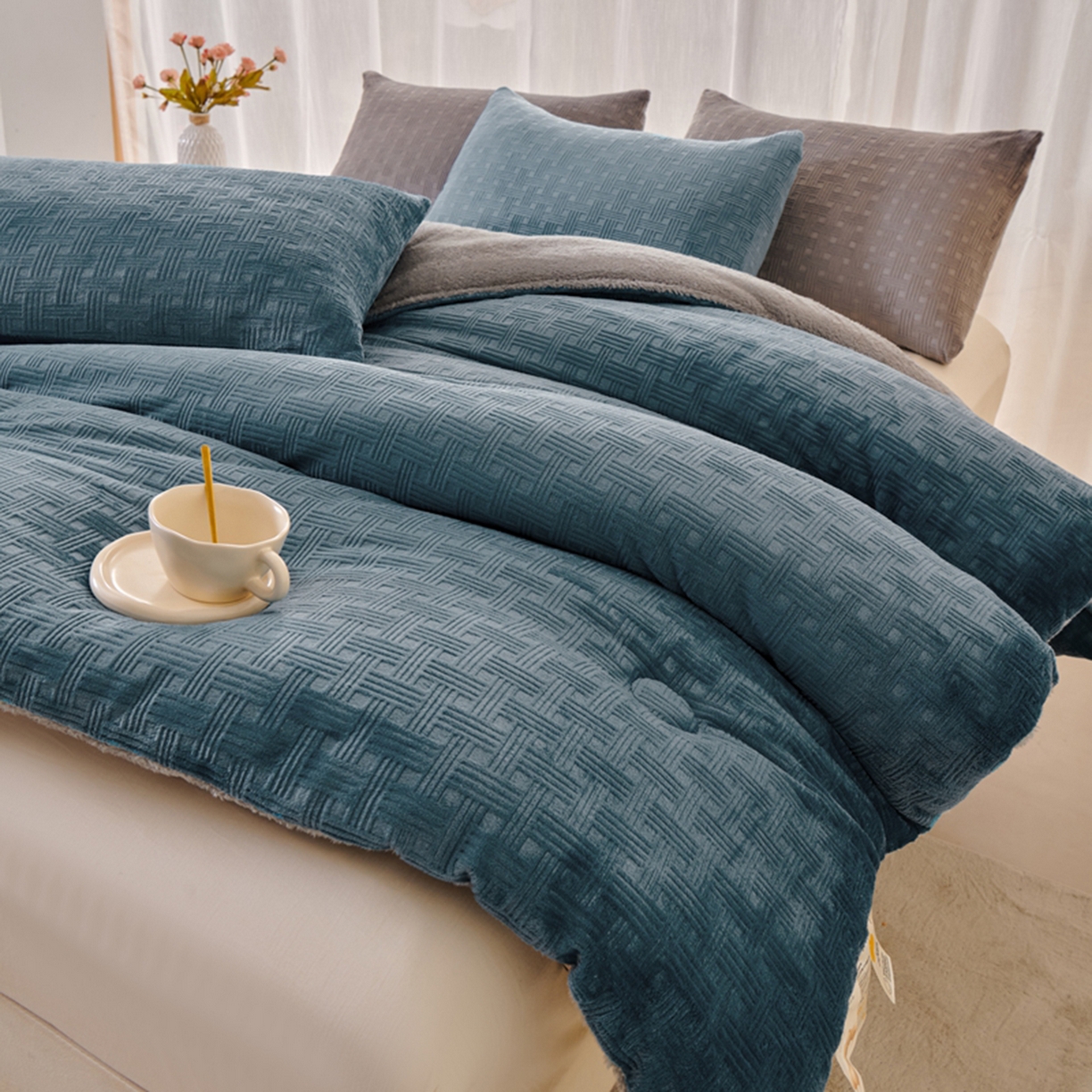 91家纺网 家纺一手货源 找家纺 栩裕纺织 2025新款华夫格牛奶绒北极绒冬被被子被芯 蓝色