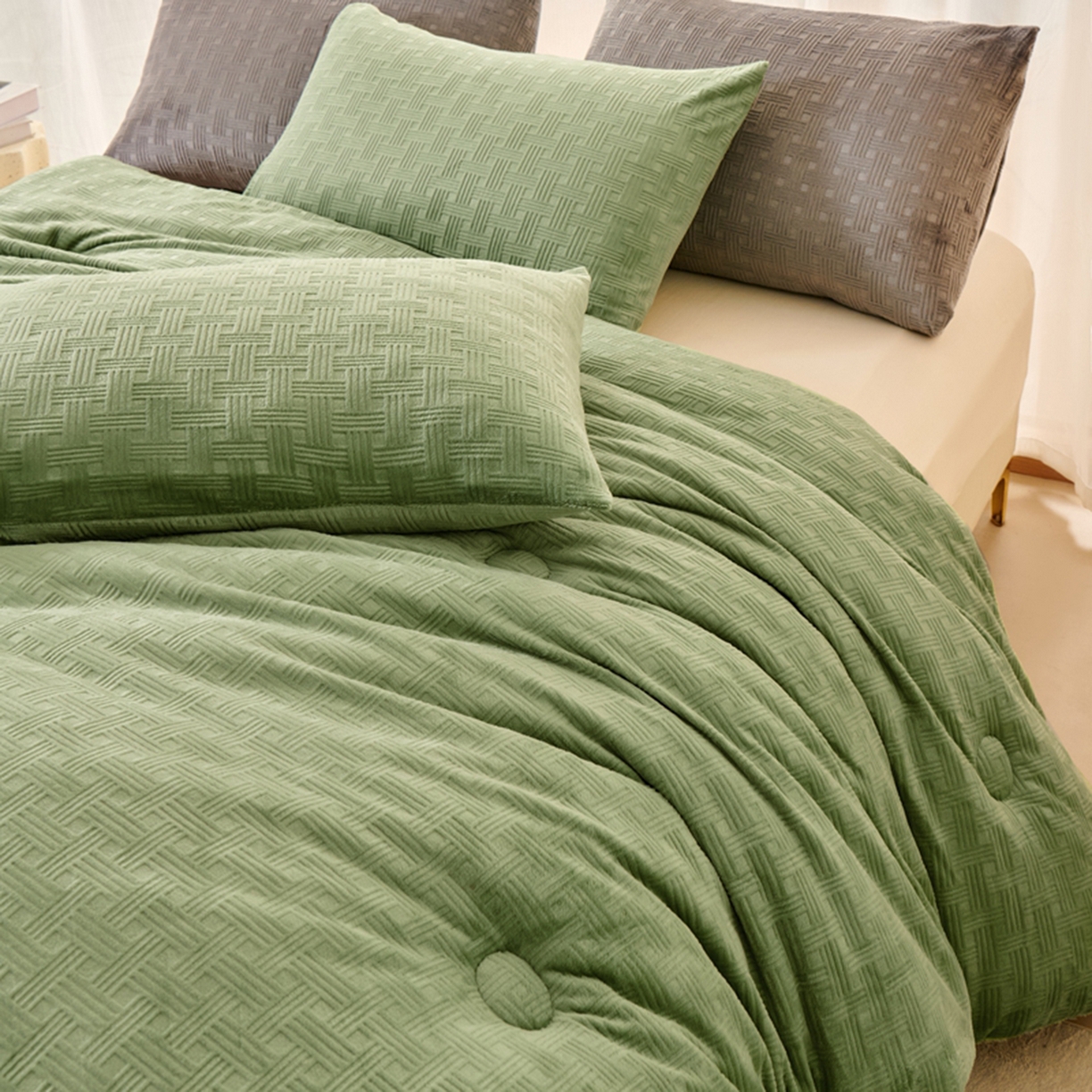 91家纺网 家纺一手货源 找家纺 栩裕纺织 2026新款华夫格牛奶绒北极绒冬被被子被芯 绿色