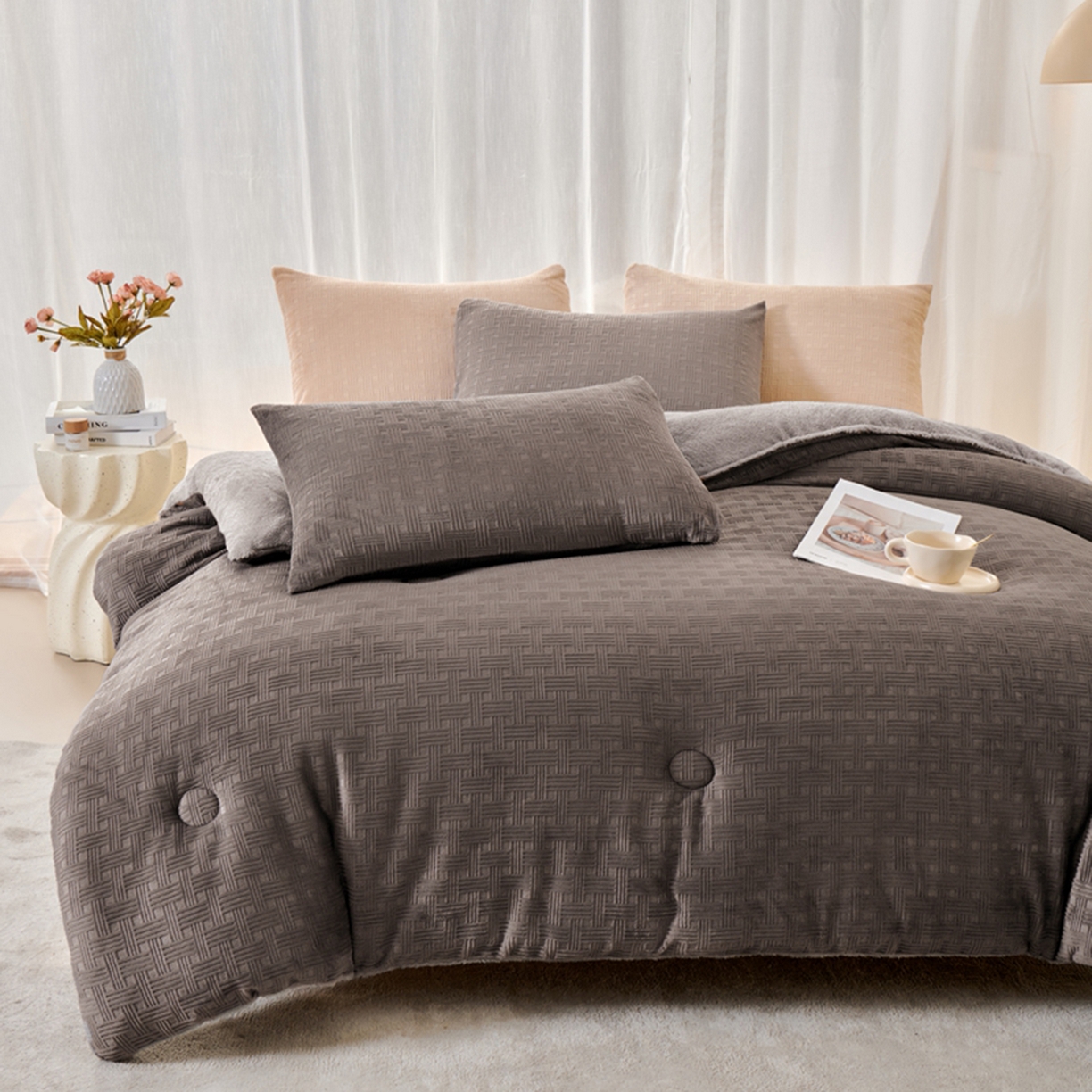 91家纺网 家纺一手货源 找家纺 栩裕纺织 2025新款华夫格牛奶绒北极绒冬被被子被芯 灰色