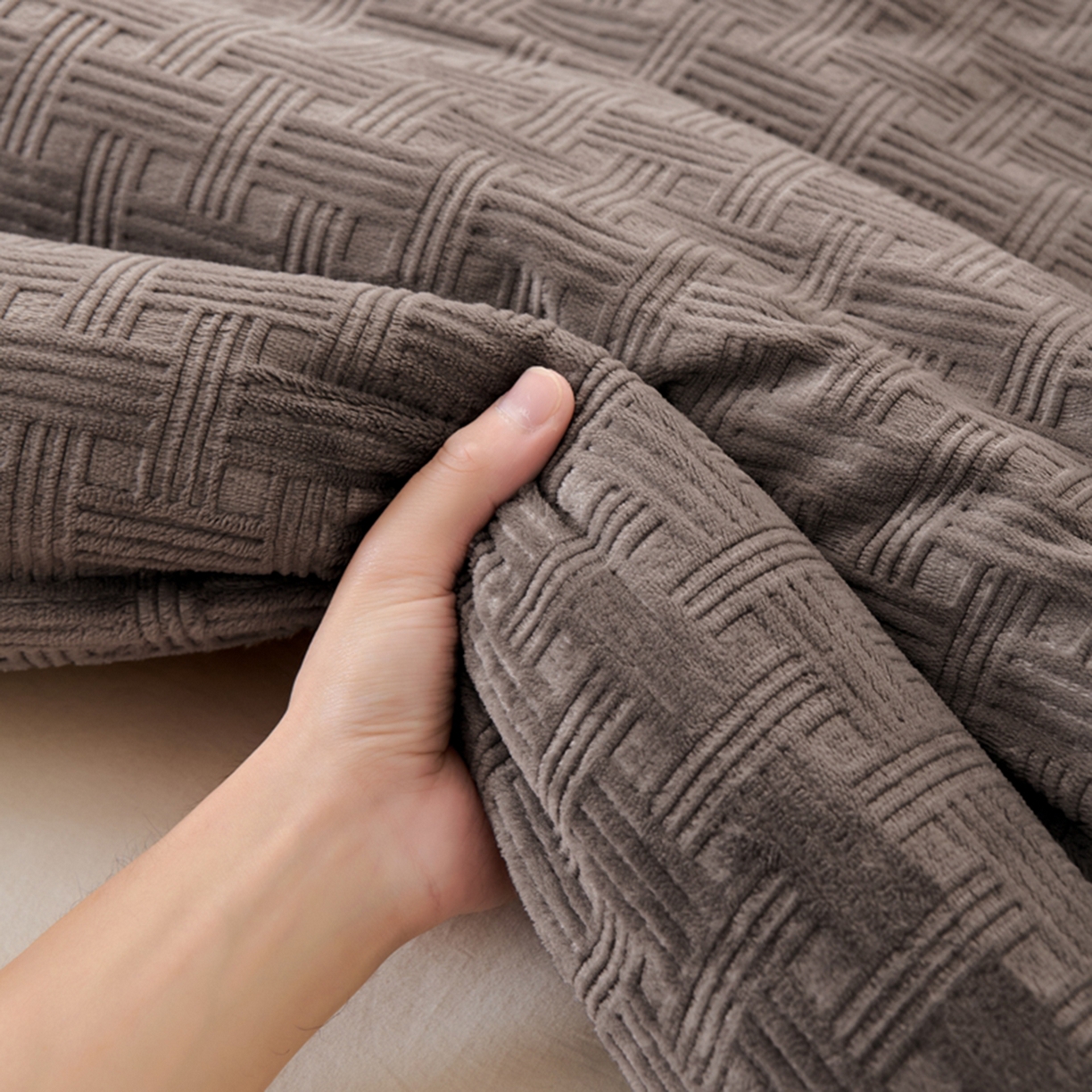 91家纺网 家纺一手货源 找家纺 栩裕纺织 2025新款华夫格牛奶绒北极绒冬被被子被芯 灰色