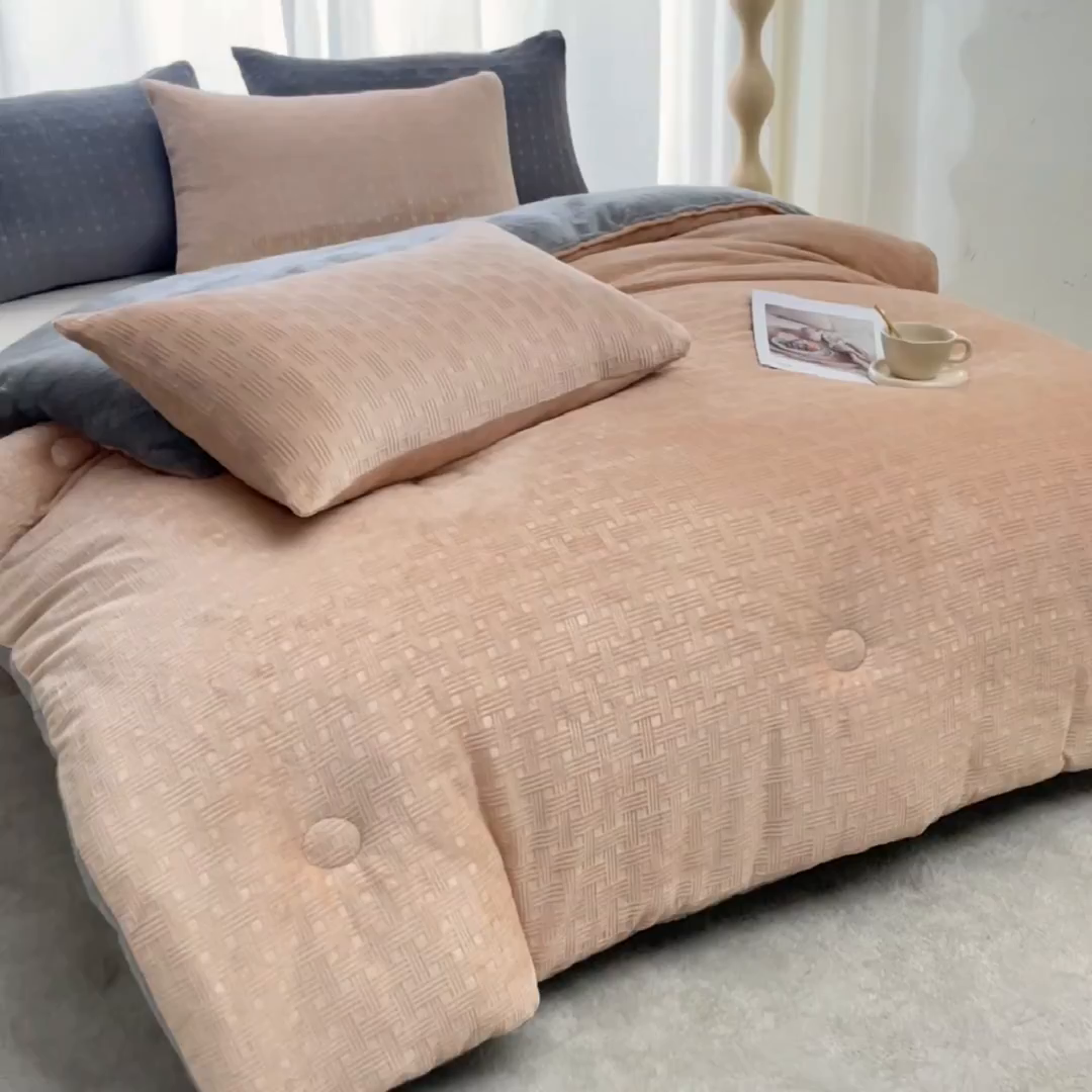 91家纺网 家纺一手货源 找家纺 栩裕纺织 2026新款华夫格牛奶绒北极绒冬被被子被芯 棕色