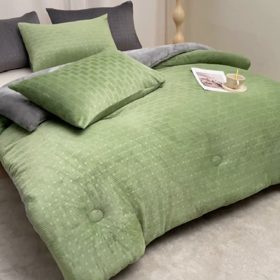 91家纺网 家纺一手货源 找家纺 栩裕纺织 2026新款华夫格牛奶绒北极绒冬被被子被芯 绿色