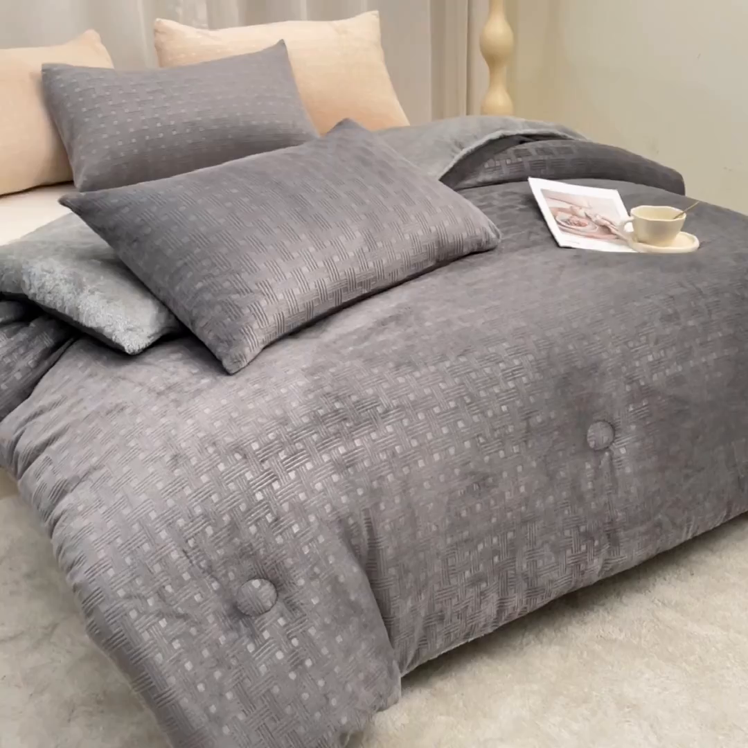 91家纺网 家纺一手货源 找家纺 栩裕纺织 2025新款华夫格牛奶绒北极绒冬被被子被芯 灰色