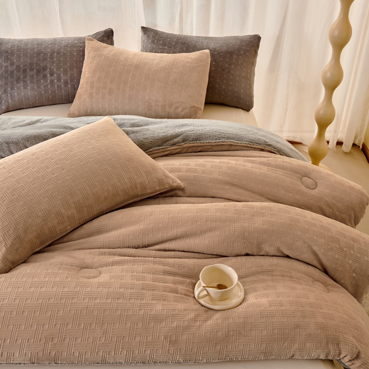 91家纺网 家纺一手货源 找家纺 栩裕纺织 2026新款华夫格牛奶绒北极绒冬被被子被芯 棕色