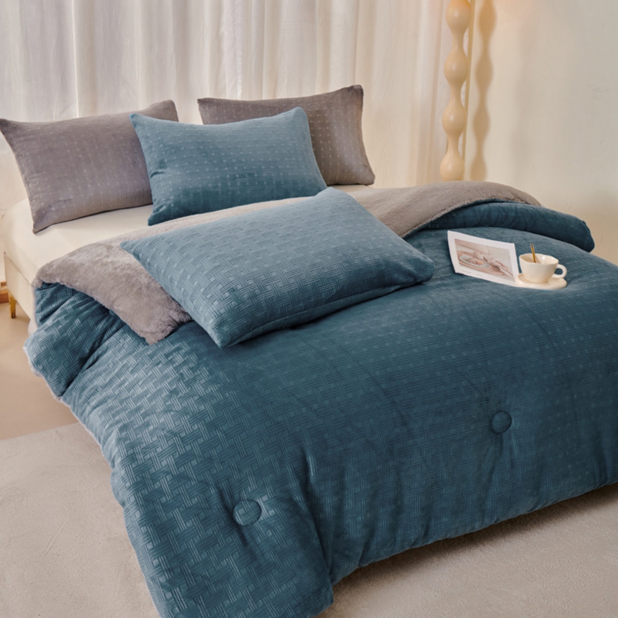 91家纺网 家纺一手货源 找家纺 栩裕纺织 2025新款华夫格牛奶绒北极绒冬被被子被芯 蓝色