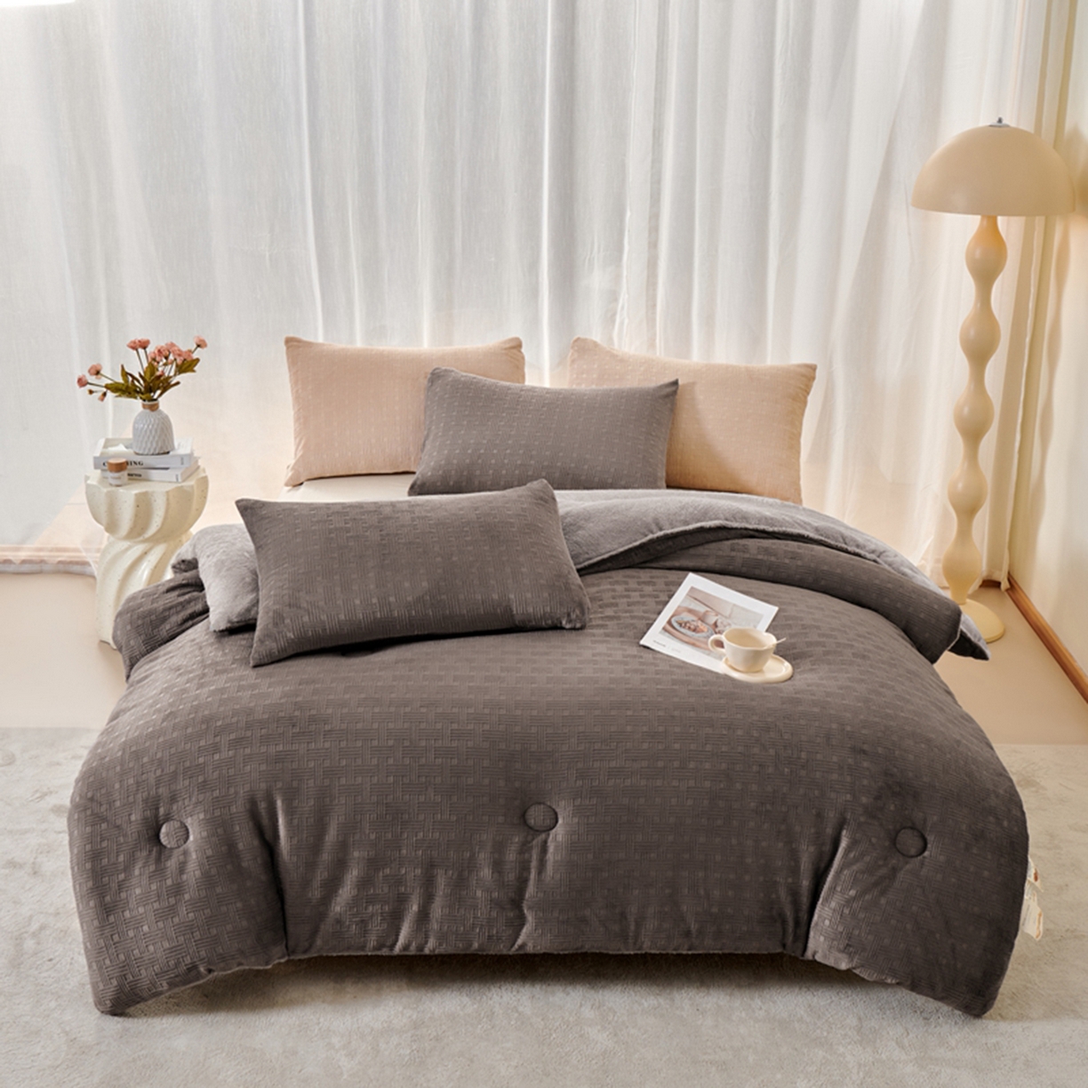 91家纺网 家纺一手货源 找家纺 栩裕纺织 2025新款华夫格牛奶绒北极绒冬被被子被芯 灰色