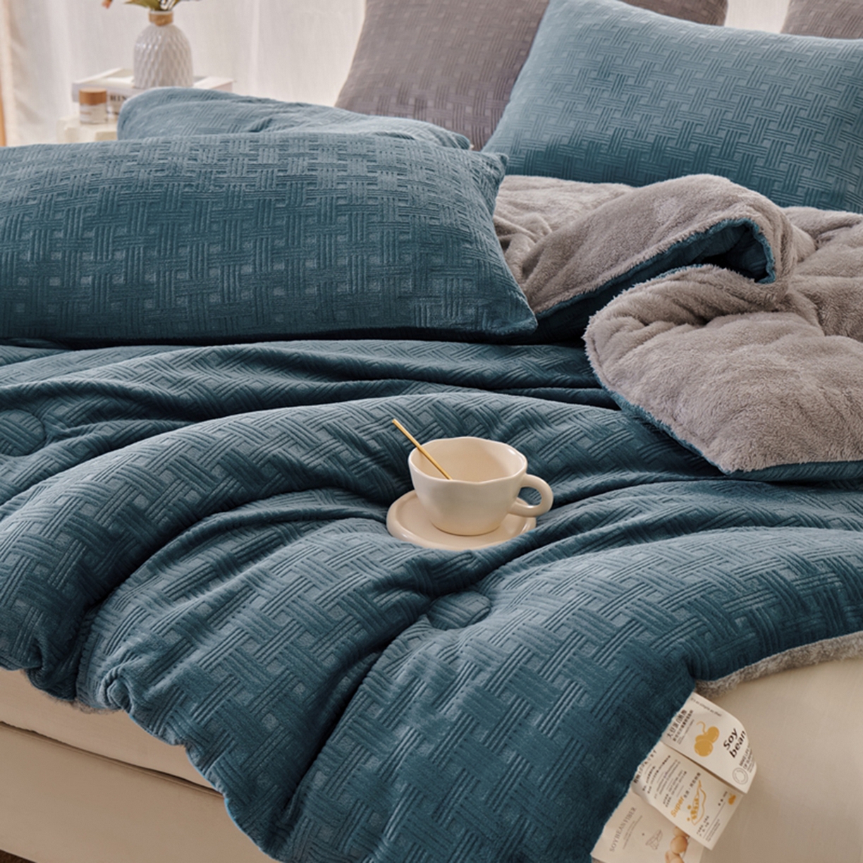 91家纺网 家纺一手货源 找家纺 栩裕纺织 2025新款华夫格牛奶绒北极绒冬被被子被芯 蓝色