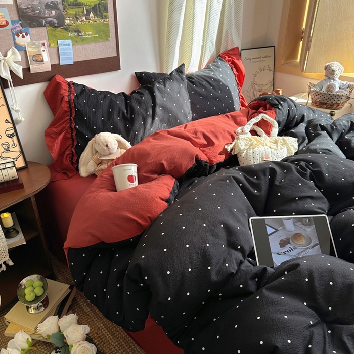 91家纺网 家纺一手货源 找家纺 阿曼达 2025新款韩系法式慵懒氛围感印花泡芙花边四件套（专版花型） 樱花泡芙-黑