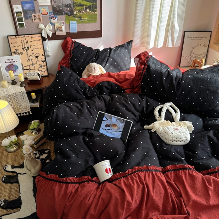 91家纺网 家纺一手货源 找家纺 阿曼达 2025新款韩系法式慵懒氛围感印花泡芙花边四件套（专版花型） 樱花泡芙-黑