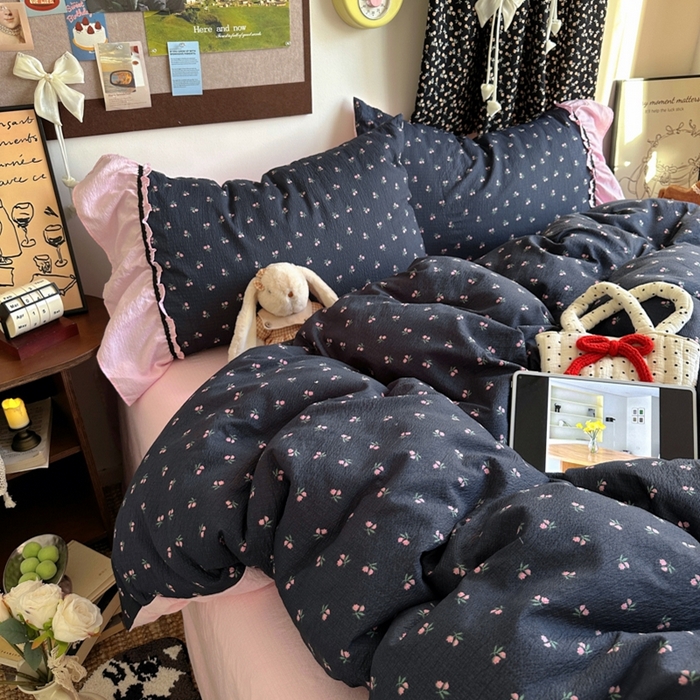 91家纺网 家纺一手货源 找家纺 阿曼达 2025新款韩系法式慵懒氛围感印花泡芙花边四件套（专版花型） 樱花泡芙-宅妹粉