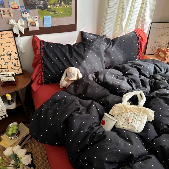 91家纺网 家纺一手货源 找家纺 阿曼达 2025新款韩系法式慵懒氛围感印花泡芙花边四件套（专版花型） 樱花泡芙-黑