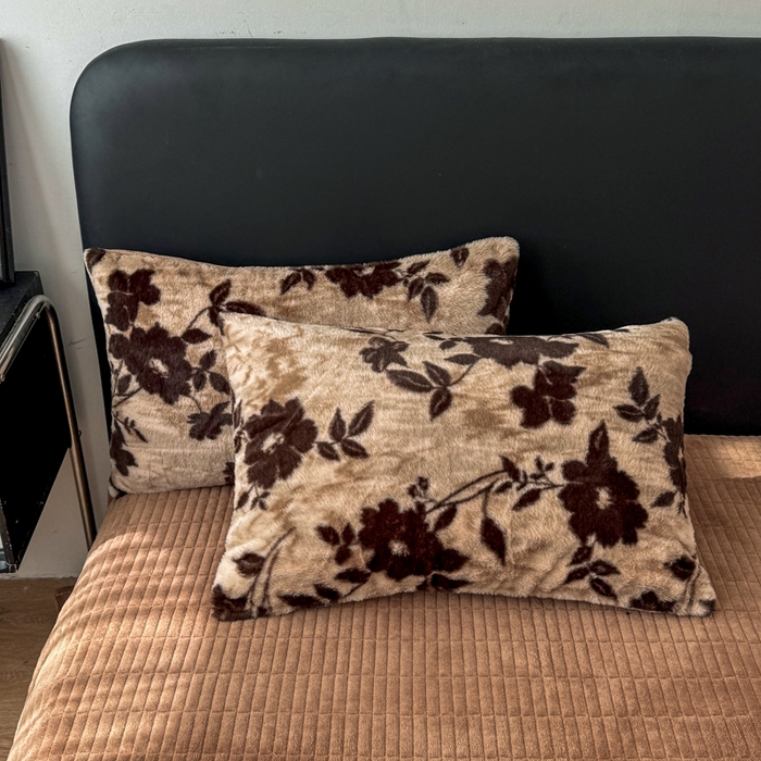 乐窝家纺仓储 2025新款加厚保暖兔毛绒牛奶绒单品枕套单件枕头套-美拉德系列 花语