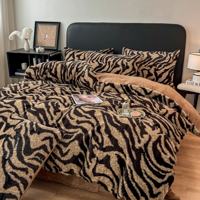 91家纺网 家纺一手货源 找家纺 乐窝家纺仓储 2025新款加厚保暖兔毛绒牛奶绒单品枕套单件枕头套-美拉德系列 虎纹