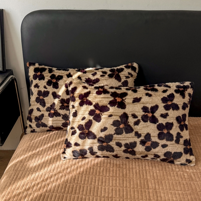 乐窝家纺仓储 2025新款加厚保暖兔毛绒牛奶绒单品枕套单件枕头套-美拉德系列 蝶舞