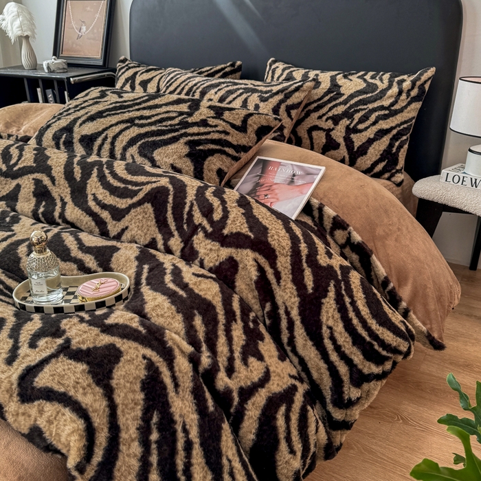 91家纺网 家纺一手货源 找家纺 乐窝家纺仓储 2025新款加厚保暖兔毛绒牛奶绒单品枕套单件枕头套-美拉德系列 虎纹