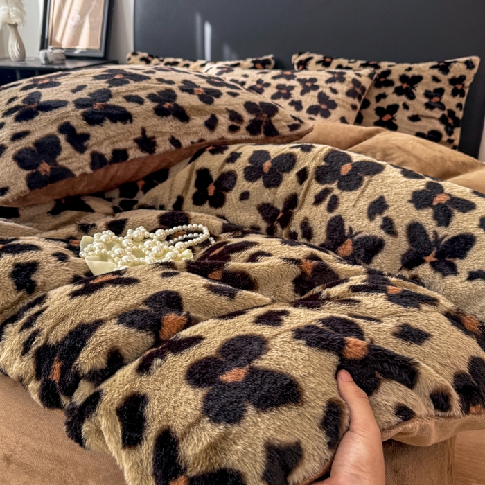 91家纺网 家纺一手货源 找家纺 乐窝家纺仓储 2025新款加厚保暖兔毛绒牛奶绒单品枕套单件枕头套-美拉德系列 蝶舞