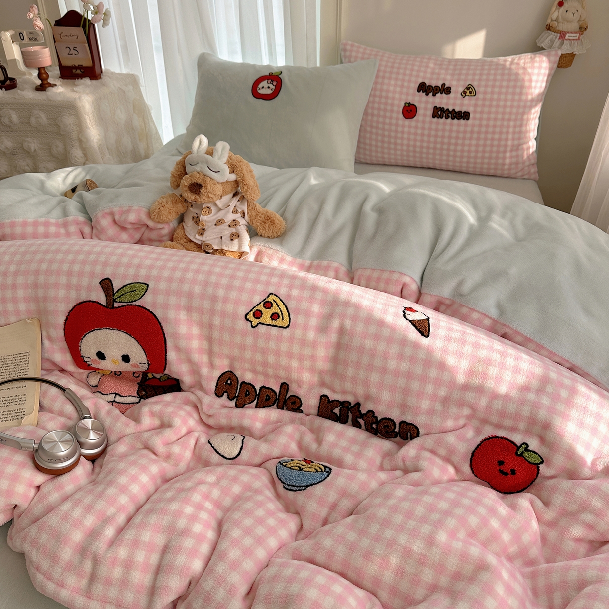 91家纺网 家纺一手货源 找家纺 （总）韩都家居 2025新款ins毛巾绣猫咪系列加厚牛奶绒四件套