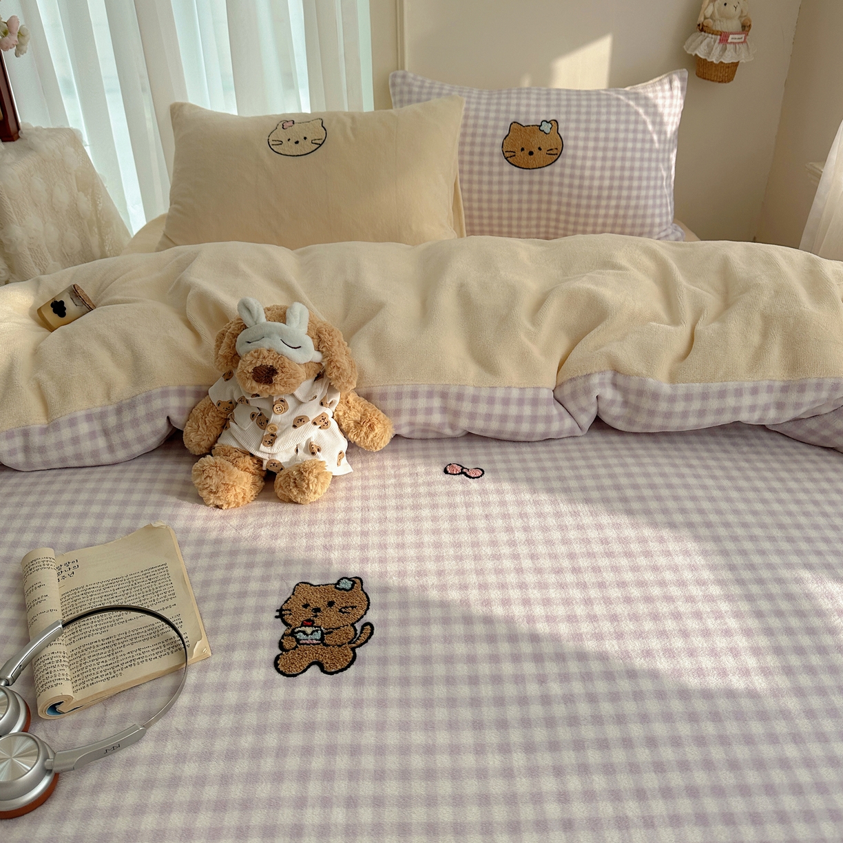 91家纺网 家纺一手货源 找家纺 韩都家居 2025新款ins毛巾绣猫咪系列加厚牛奶绒四件套 猫咪茶会