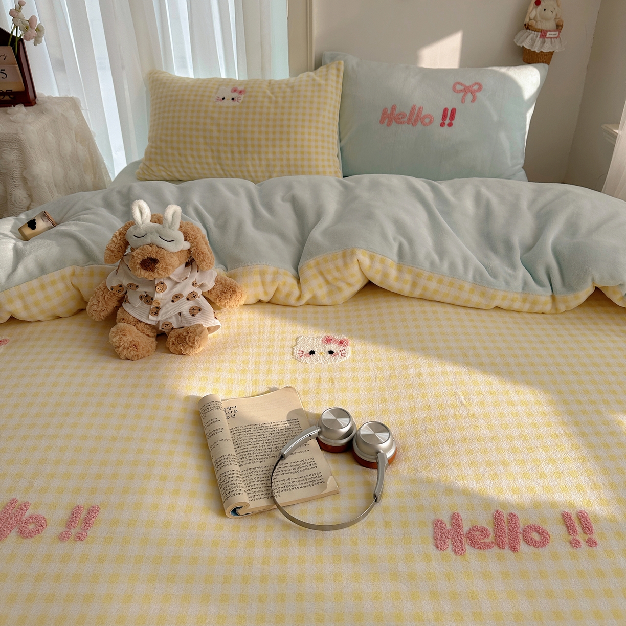 91家纺网 家纺一手货源 找家纺 韩都家居 2025新款ins毛巾绣猫咪系列加厚牛奶绒四件套 哈喽猫咪