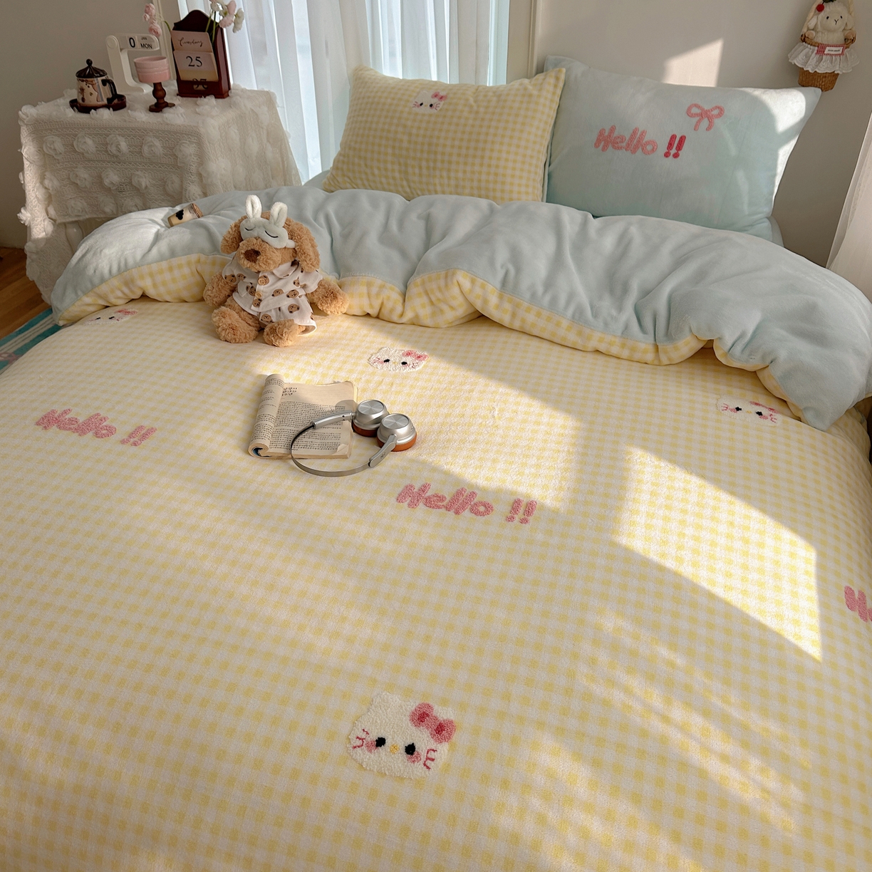 91家纺网 家纺一手货源 找家纺 韩都家居 2025新款ins毛巾绣猫咪系列加厚牛奶绒四件套 哈喽猫咪