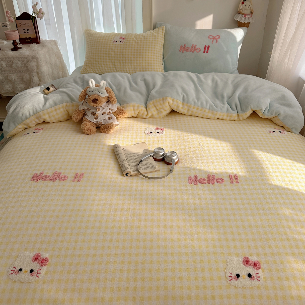 91家纺网 家纺一手货源 找家纺 韩都家居 2025新款ins毛巾绣猫咪系列加厚牛奶绒四件套 哈喽猫咪