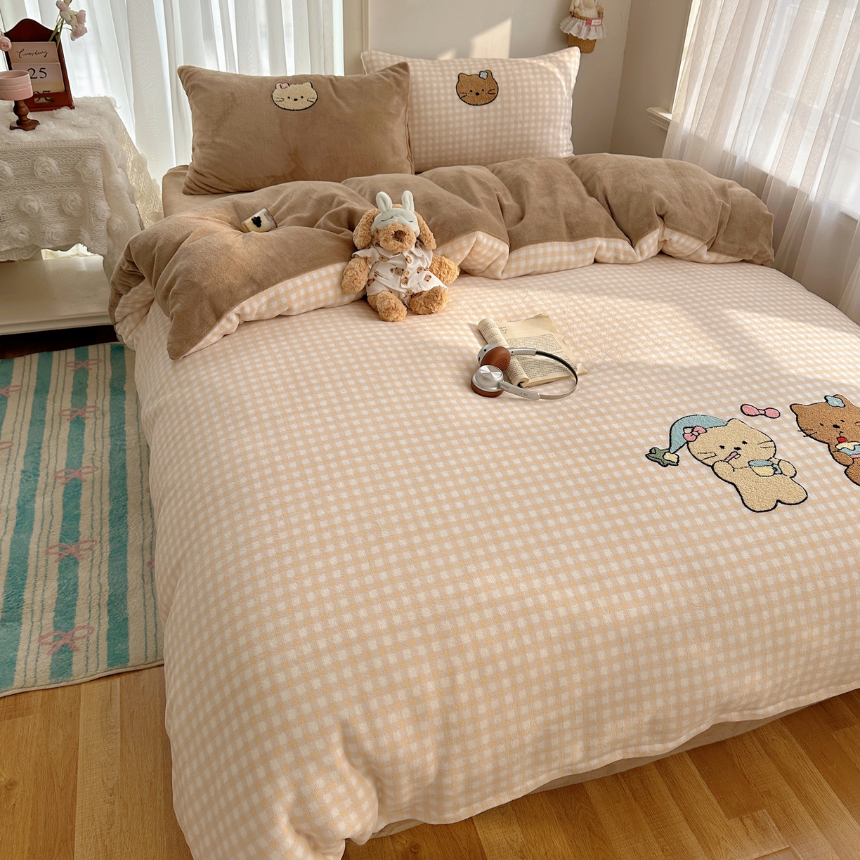 91家纺网 家纺一手货源 找家纺 韩都家居 2025新款ins毛巾绣猫咪系列加厚牛奶绒四件套 三只小猫