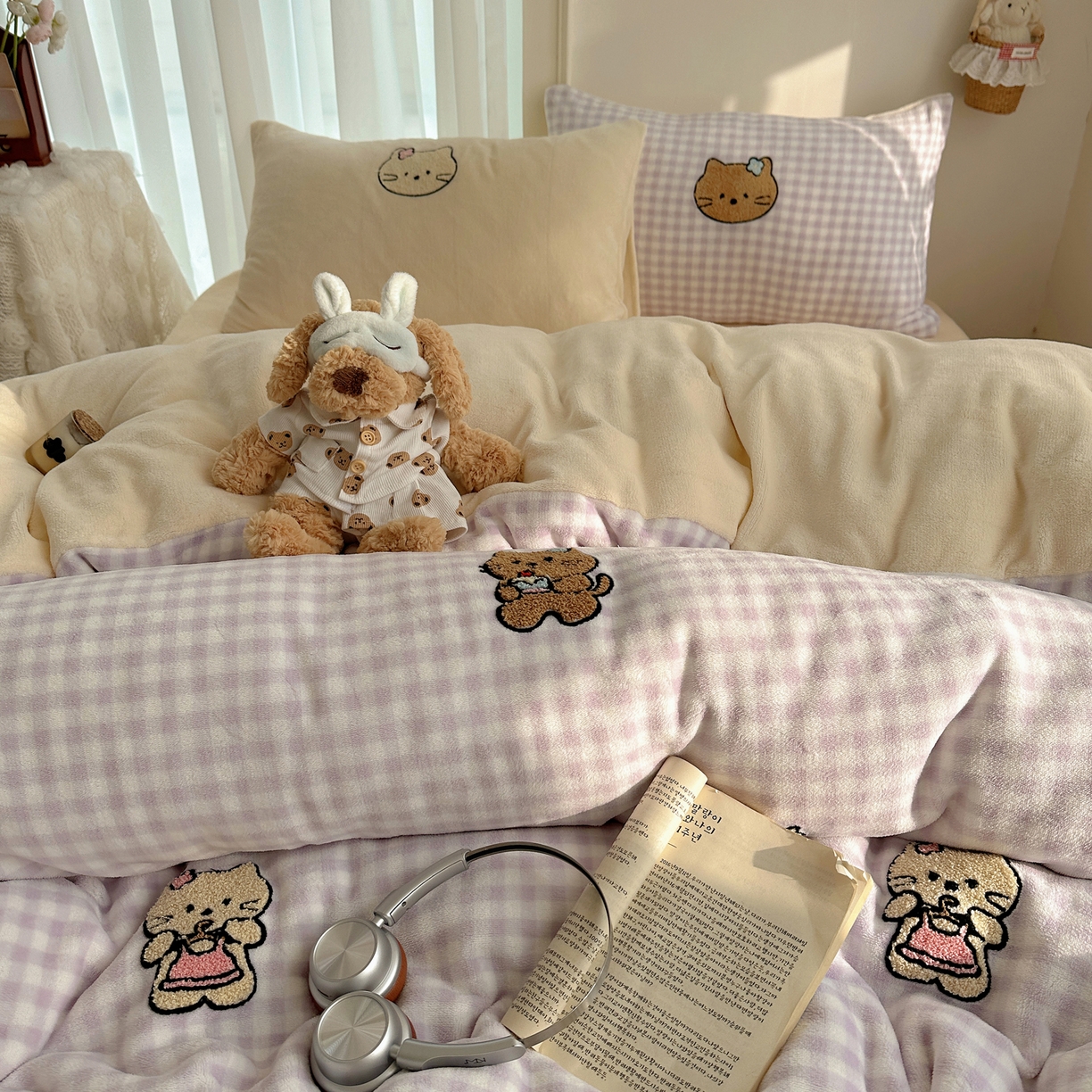 91家纺网 家纺一手货源 找家纺 韩都家居 2025新款ins毛巾绣猫咪系列加厚牛奶绒四件套 猫咪茶会