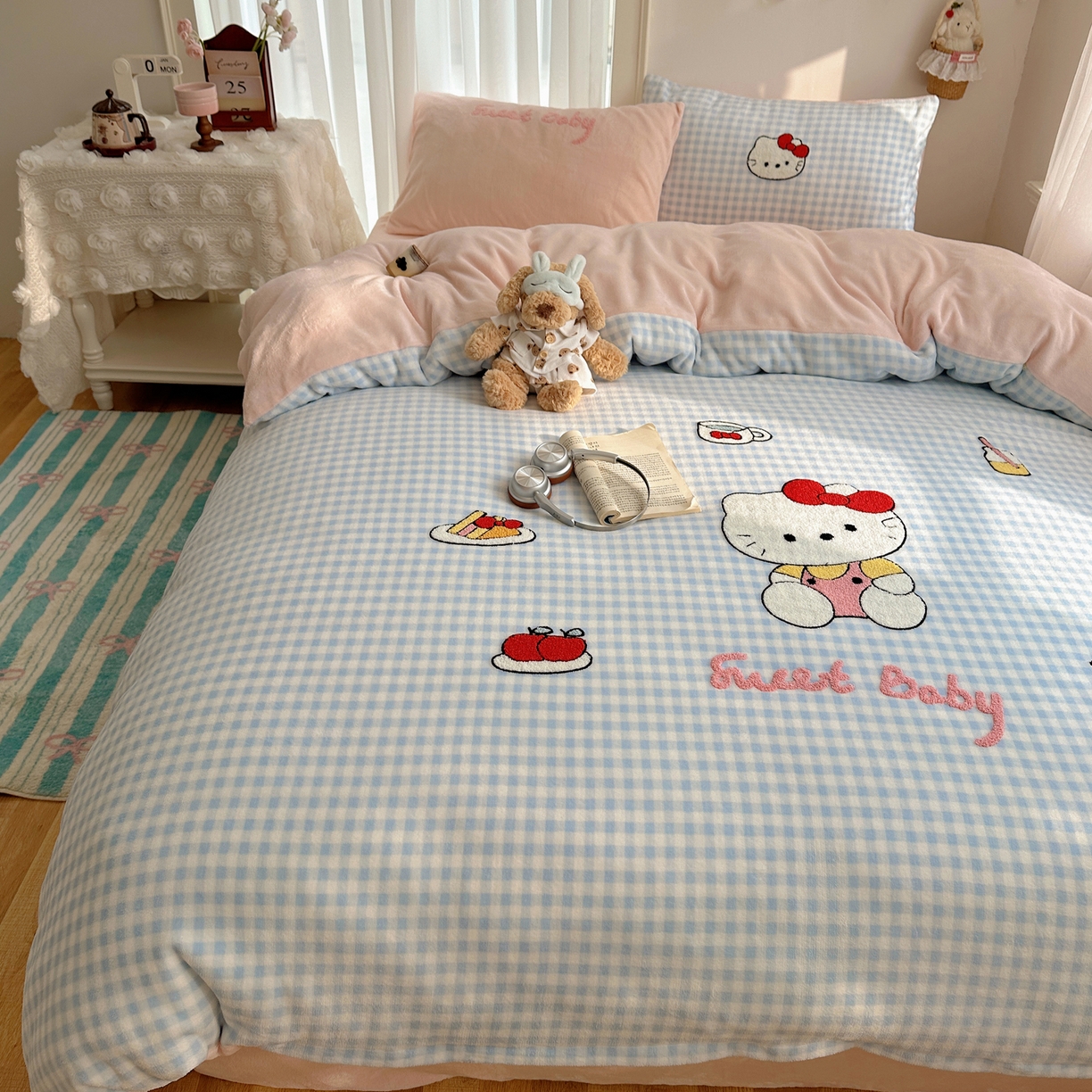 91家纺网 家纺一手货源 找家纺 韩都家居 2025新款ins毛巾绣猫咪系列加厚牛奶绒四件套 贪吃的猫