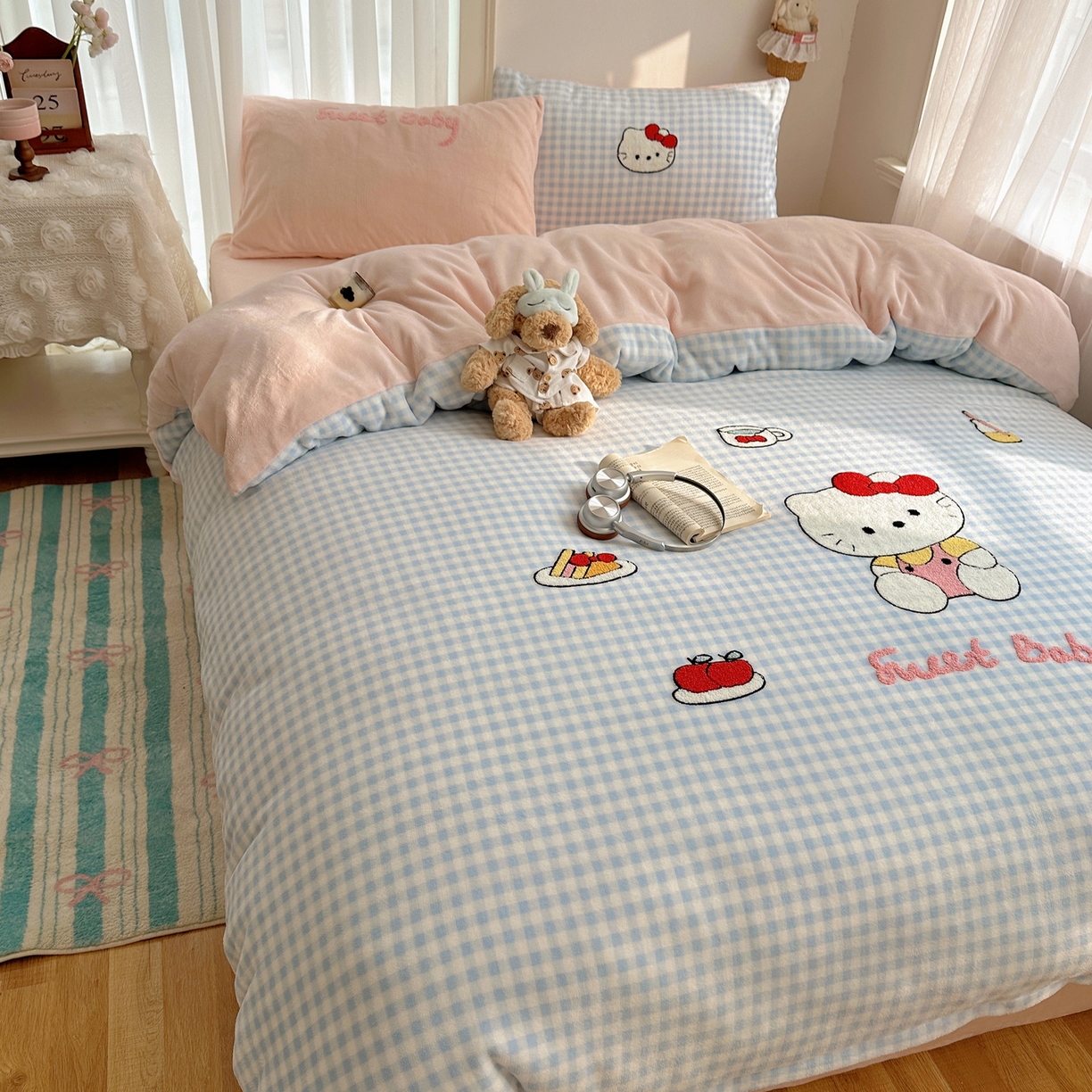 91家纺网 家纺一手货源 找家纺 韩都家居 2025新款ins毛巾绣猫咪系列加厚牛奶绒四件套 贪吃的猫