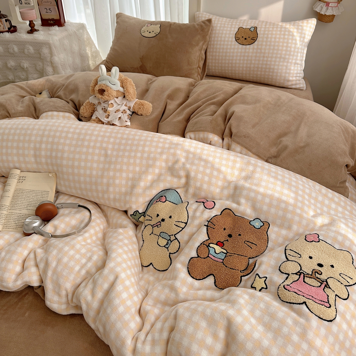 韩都家居 2025新款ins毛巾绣猫咪系列加厚牛奶绒四件套 三只小猫