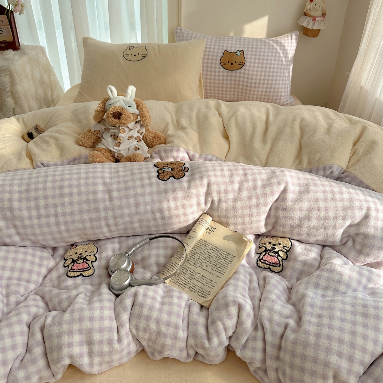 91家纺网 家纺一手货源 找家纺 韩都家居 2025新款ins毛巾绣猫咪系列加厚牛奶绒四件套 猫咪茶会