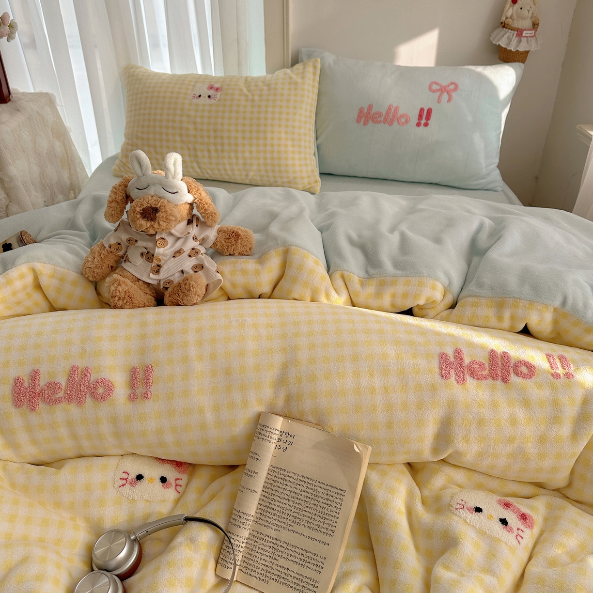 91家纺网 家纺一手货源 找家纺 韩都家居 2025新款ins毛巾绣猫咪系列加厚牛奶绒四件套 哈喽猫咪