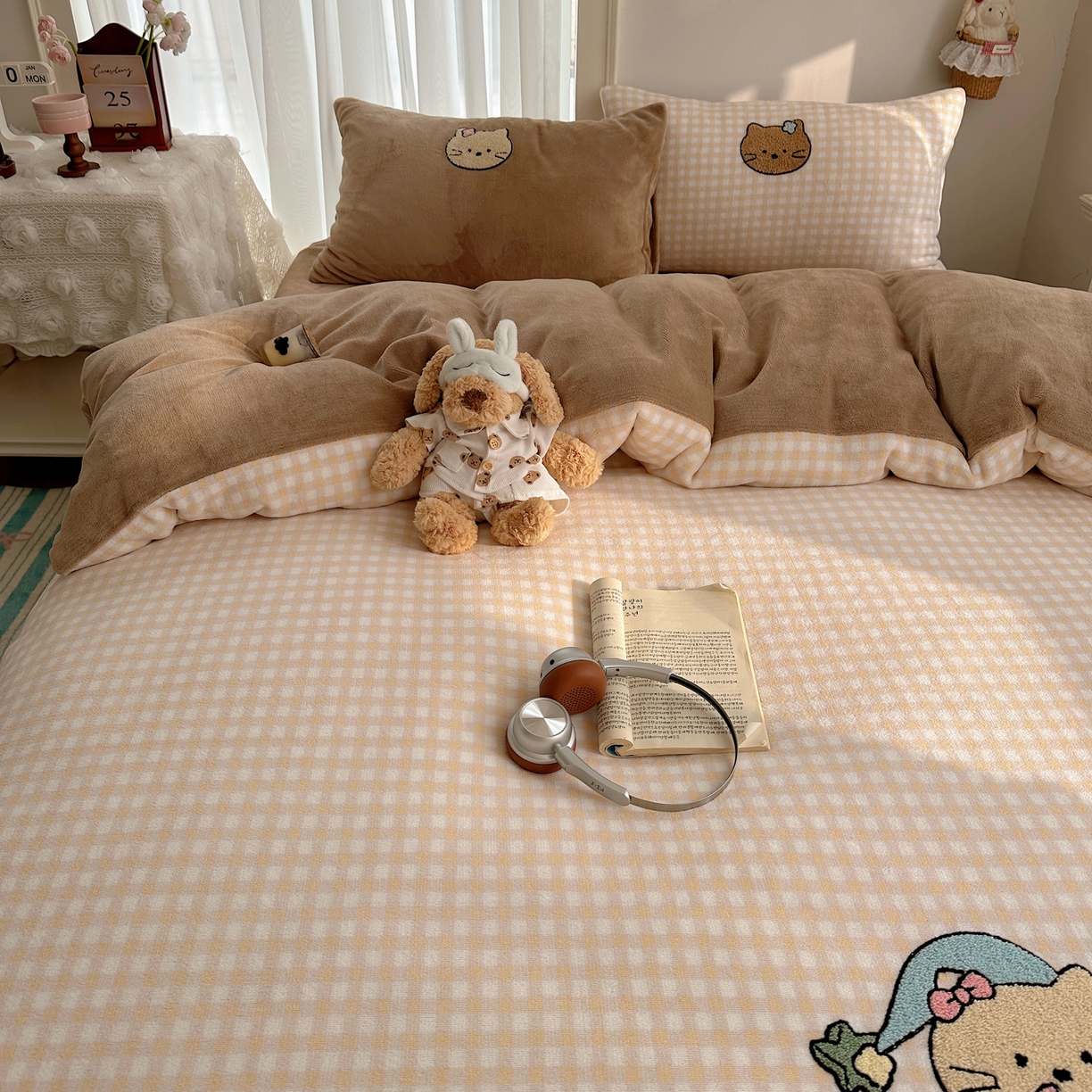 91家纺网 家纺一手货源 找家纺 韩都家居 2025新款ins毛巾绣猫咪系列加厚牛奶绒四件套 三只小猫