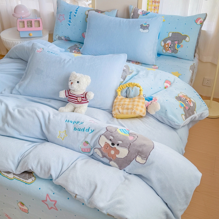 91家纺网 家纺一手货源 找家纺 润肤居 2025新款卡通贴布绣牛奶绒系列四件套 小灰灰