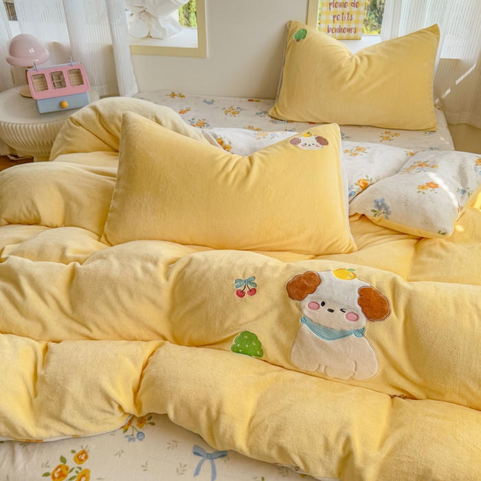 91家纺网 家纺一手货源 找家纺 润肤居 2025新款卡通贴布绣牛奶绒系列四件套 萌萌狗