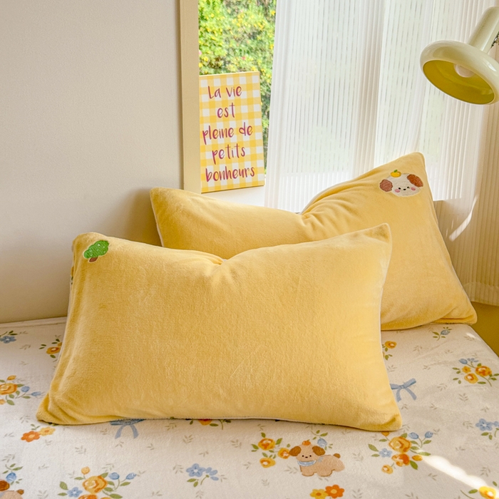 91家纺网 家纺一手货源 找家纺 润肤居 2025新款卡通贴布绣牛奶绒系列四件套 萌萌狗