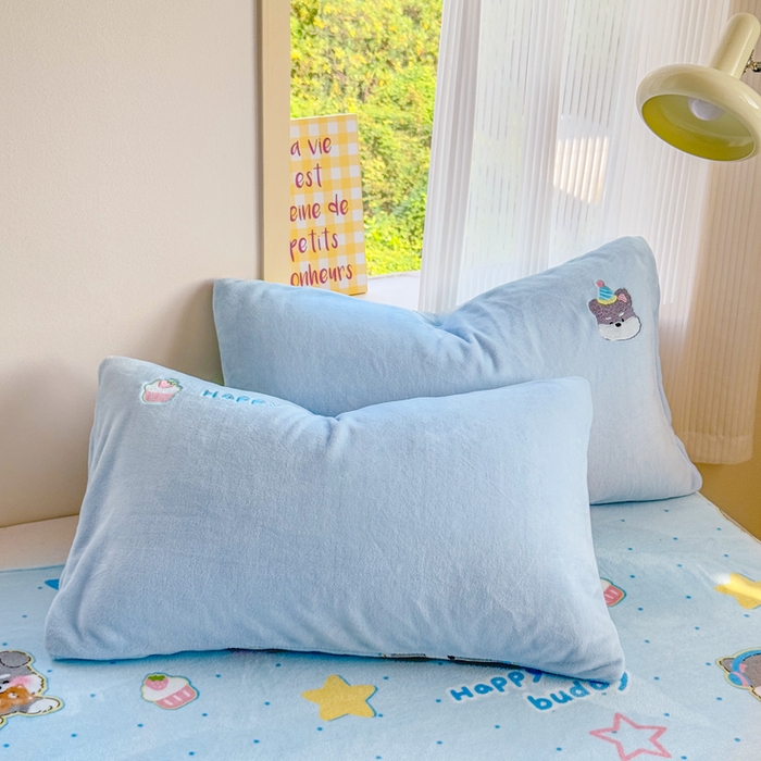 91家纺网 家纺一手货源 找家纺 润肤居 2025新款卡通贴布绣牛奶绒系列四件套 小灰灰