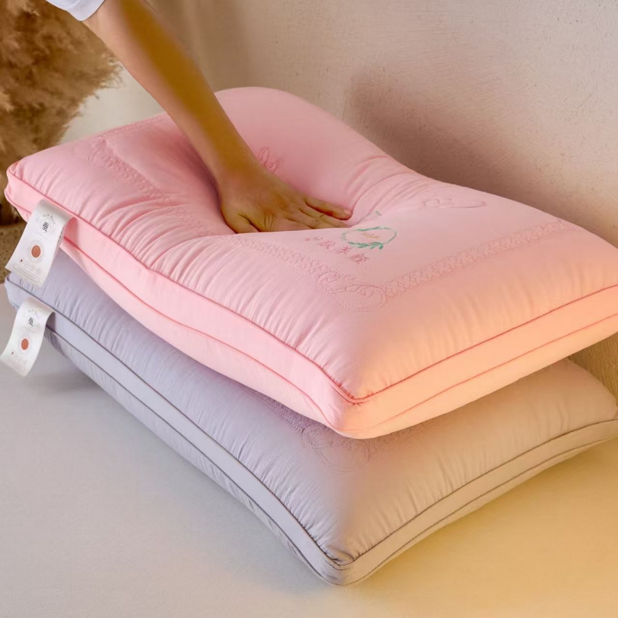 91家纺网 家纺一手货源 找家纺 （总）剑桥枕业 2025新款护肤热熔枕芯 整张棉定型 剑桥枕业新品促销款式枕头