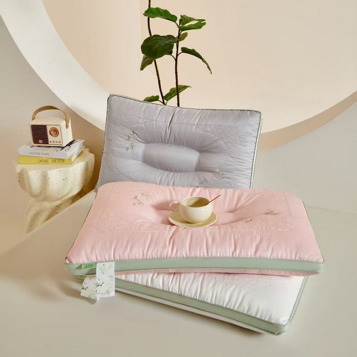 91家纺网 家纺一手货源 找家纺 （总）剑桥枕业 2025新款见茶深睡羽丝定型枕芯 剑桥枕业新品促销款式枕头